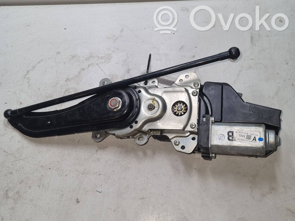 Mitsubishi Outlander Aizmugurējā pārsega pievilcējs 