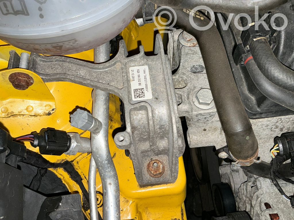 Engine mounting bracket