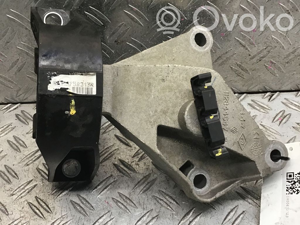 Dacia Sandero Engine mounting bracket 