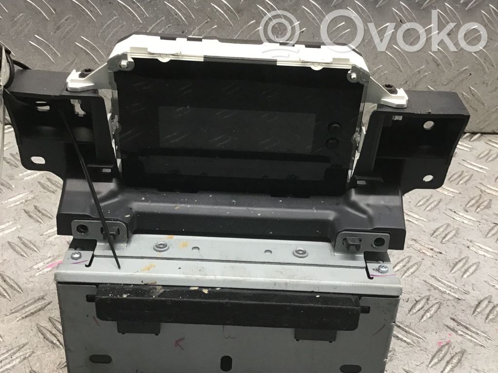 Radio / CD-Player / DVD-Player / Navigation