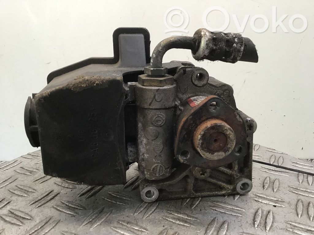 Mercedes-Benz E W210 Ohjaustehostimen pumppu 