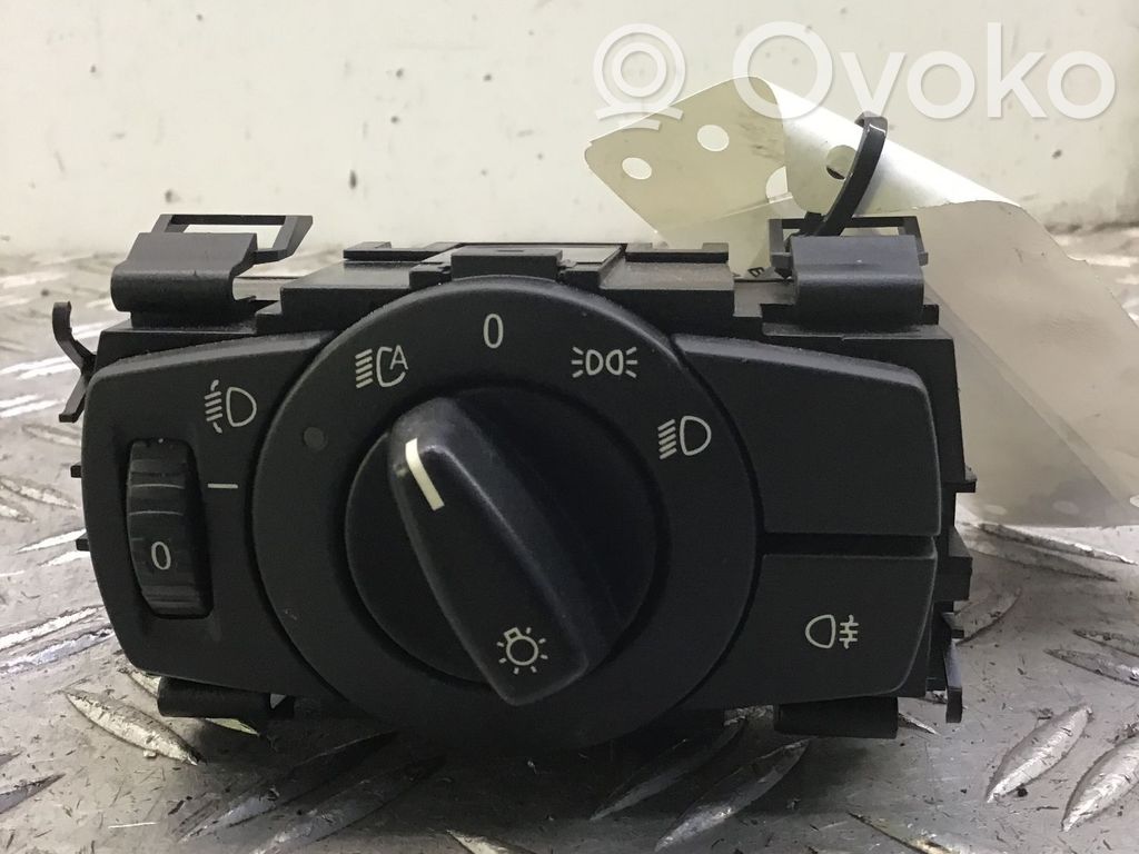 Light switch   6932793