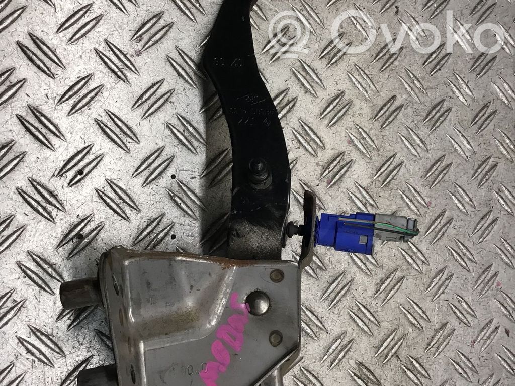 Accelerator throttle pedal   8200519353