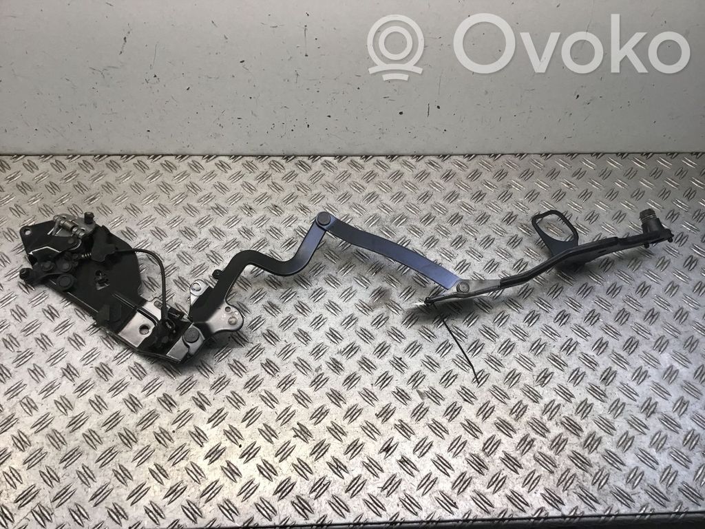 BMW 1 E82 E88 Aizmugurējā pārsega eņģe (-ess) 