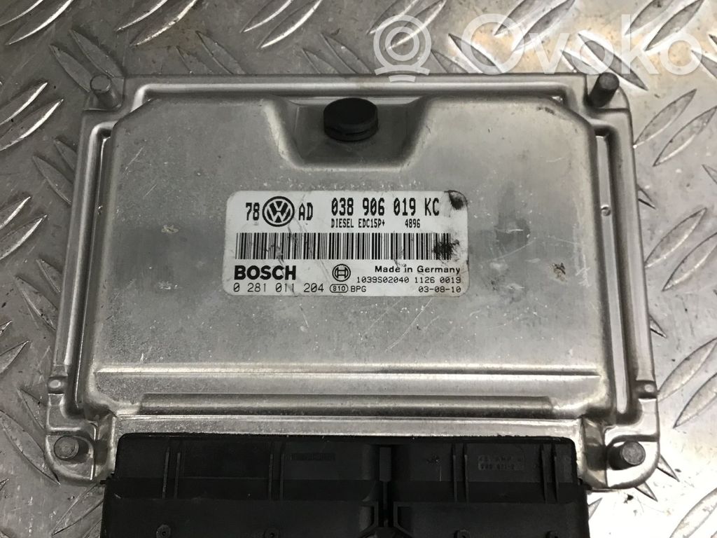 Volkswagen PASSAT B5.5 Unitate/modul de control motor 