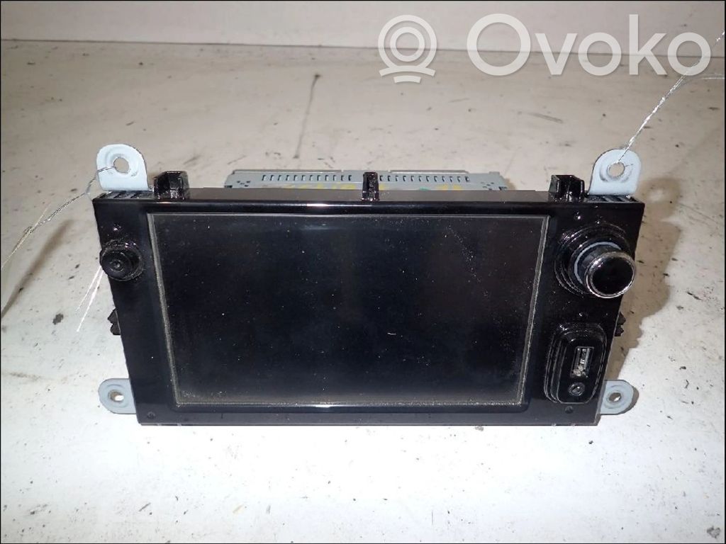 Renault Clio IV Panel / Radioodtwarzacz CD/DVD/GPS 