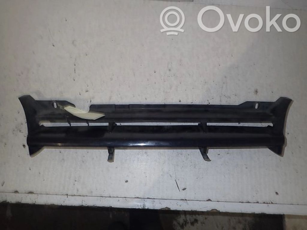 Citroen AX Etupuskurin ylempi jäähdytinsäleikkö 