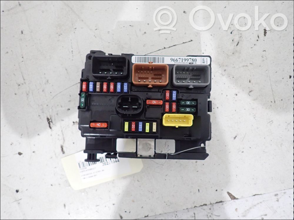 Citroen C3 Fuse module 