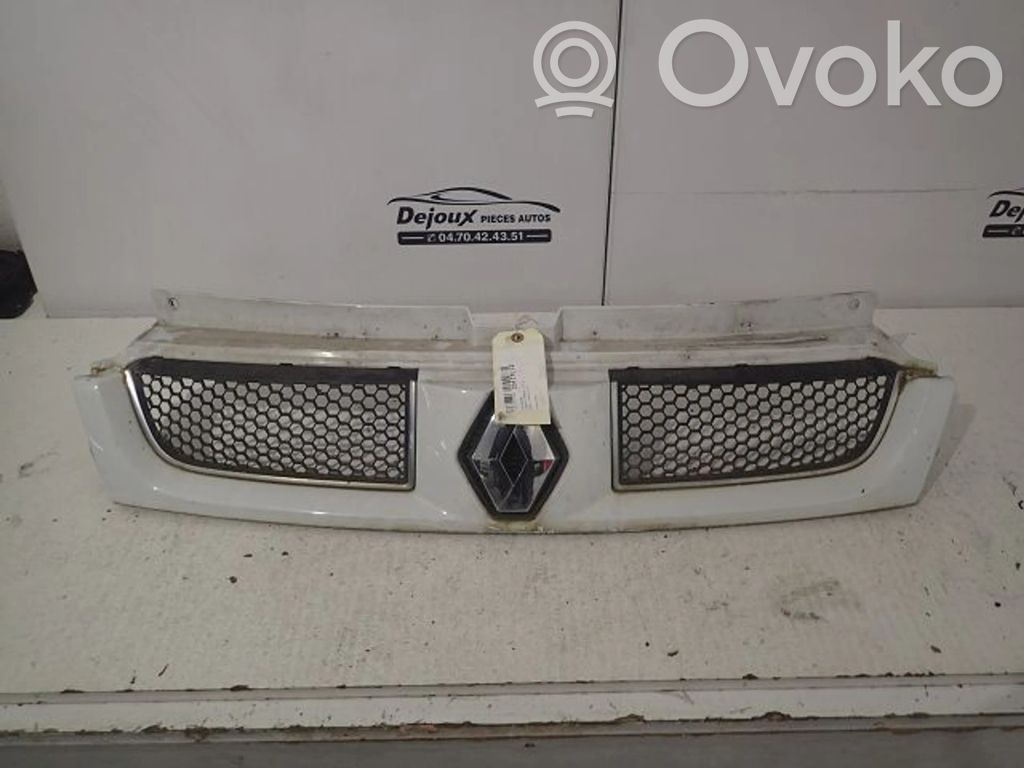 Renault Trafic II (X83) Etupuskurin ylempi jäähdytinsäleikkö 