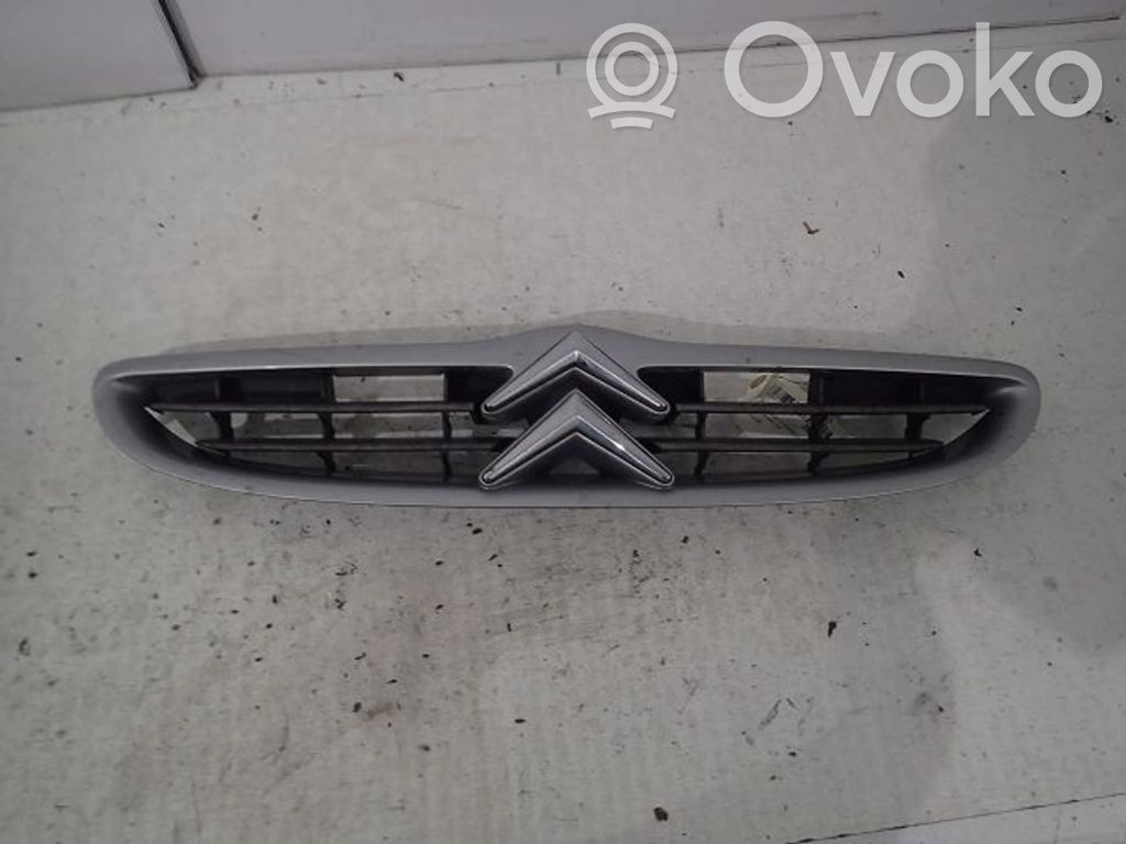 Citroen Saxo Etupuskurin ylempi jäähdytinsäleikkö 