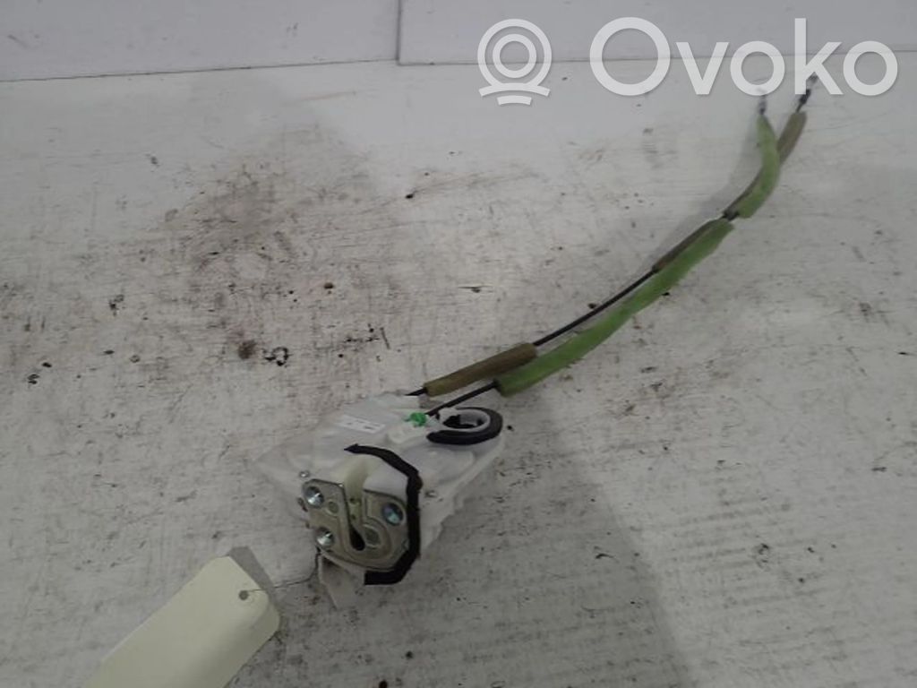 Mazda 3 I Priekšpusē slēdzene 