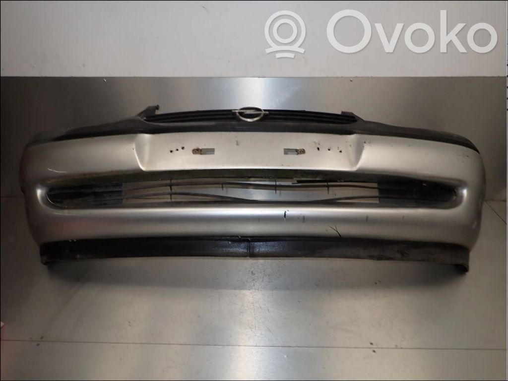 Opel Corsa B Parachoques delantero 