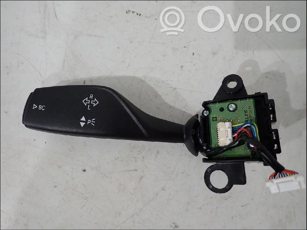 BMW 2 F46 Indicator stalk 