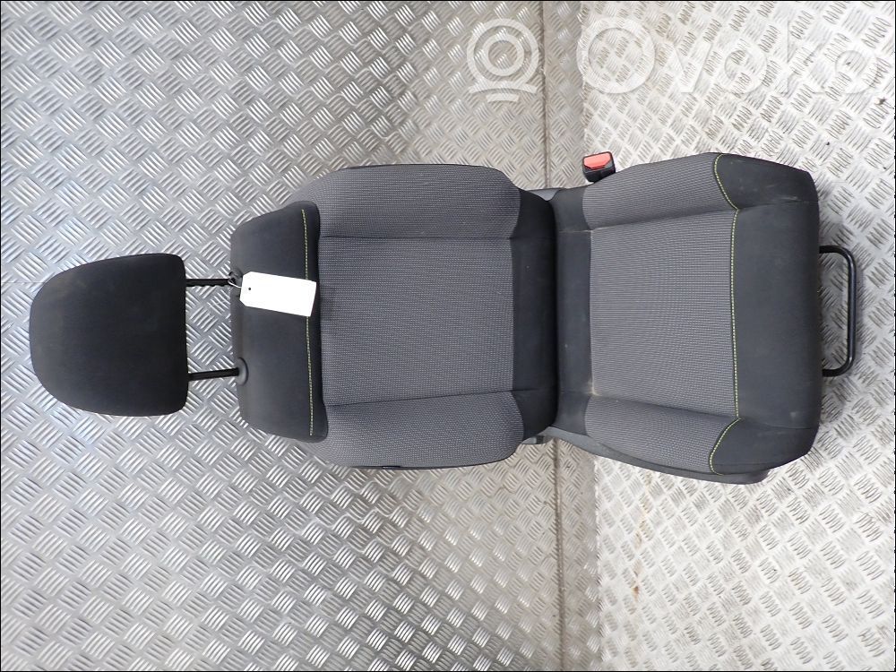 Citroen C3 Etumatkustajan istuin 