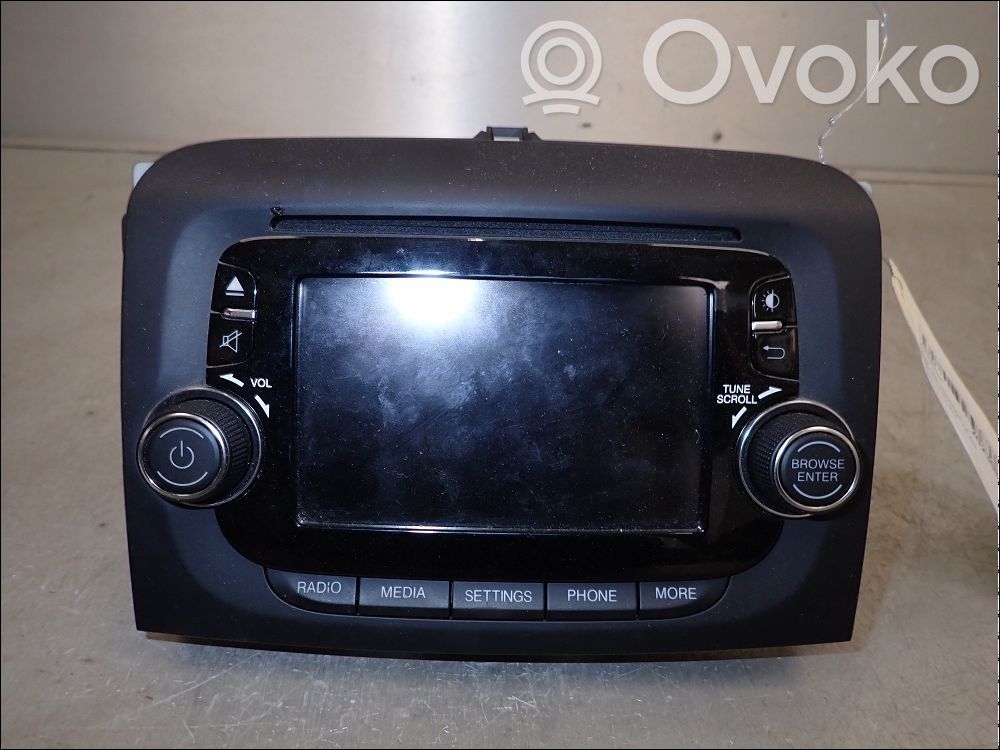 Fiat 500L Radio/CD/DVD/GPS head unit 