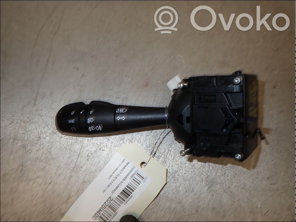 Renault Clio IV Indicator stalk 