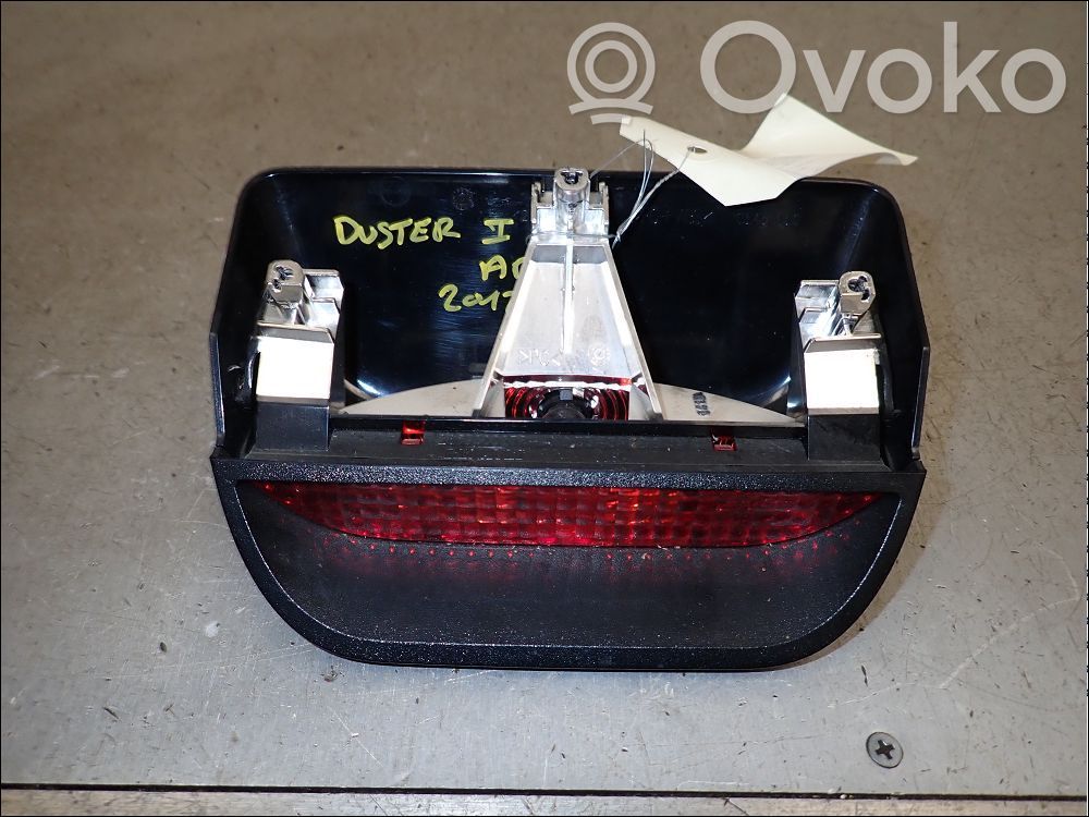 Dacia Duster Third/center stoplight 