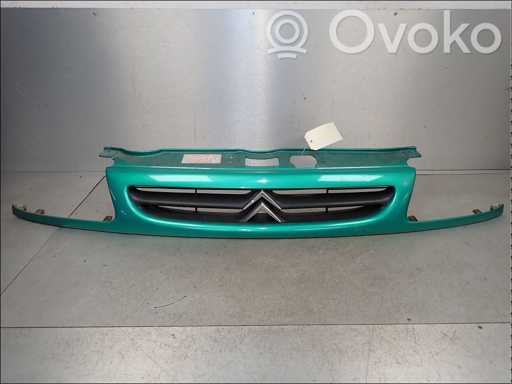 Citroen Saxo Etupuskurin ylempi jäähdytinsäleikkö 