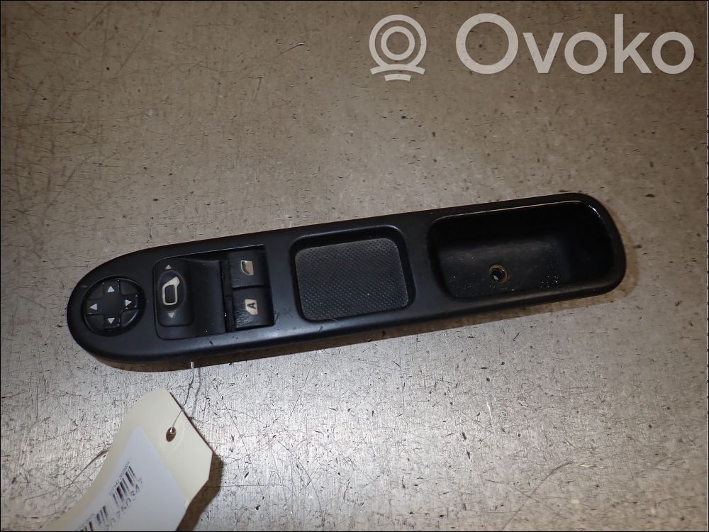 Peugeot 207 Electric window control switch 