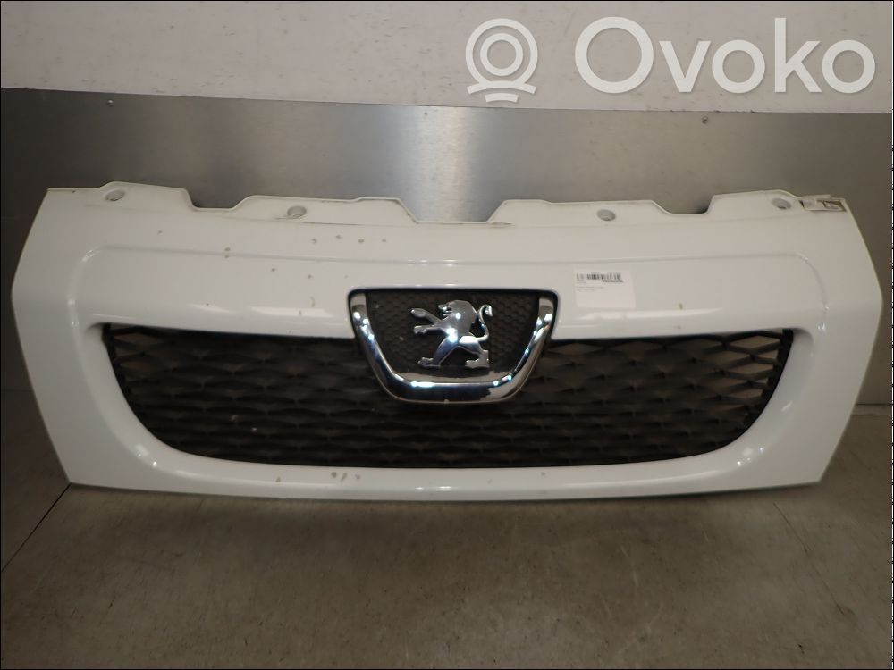 Peugeot Boxer Front bumper upper radiator grill 