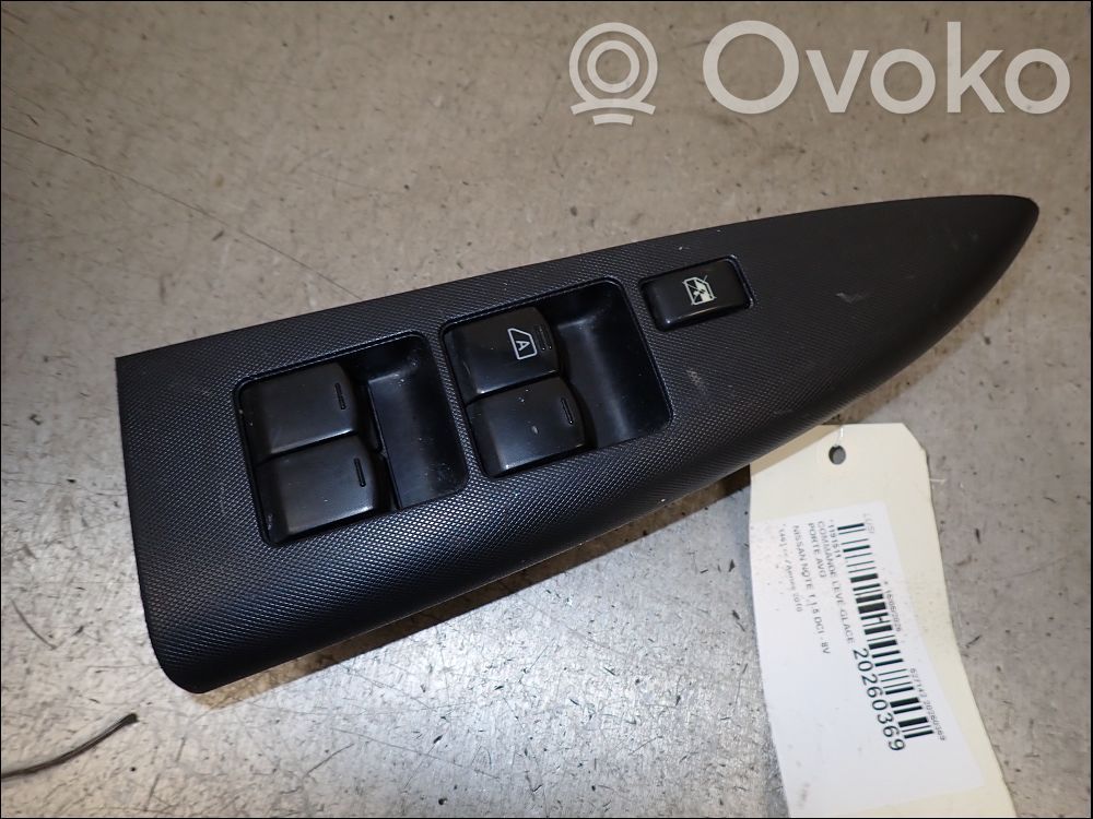 Nissan Note (E11) Electric window control switch 