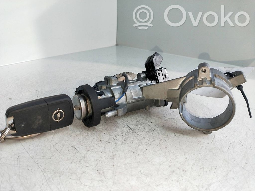 Opel Astra H Užvedimo spynelė 