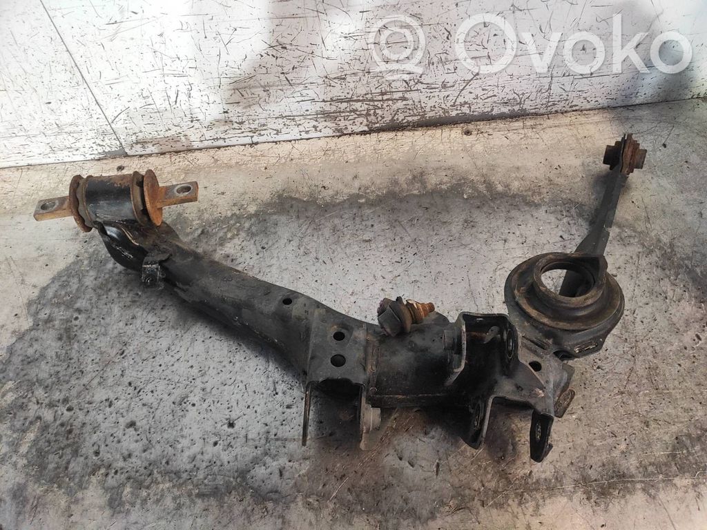 Brazo de suspensión trasero