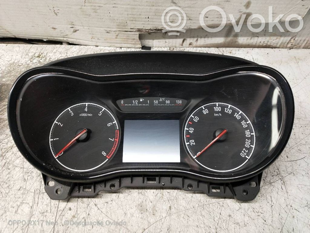 Geschwindigkeitsmesser Cockpit   39204203,367030224