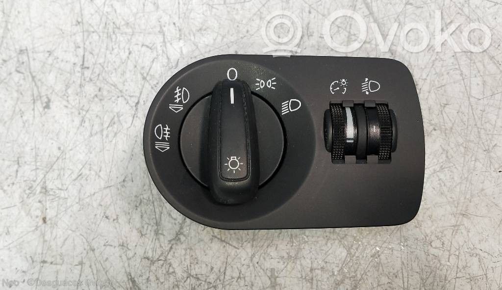 Audi A1 Panel lighting control switch 