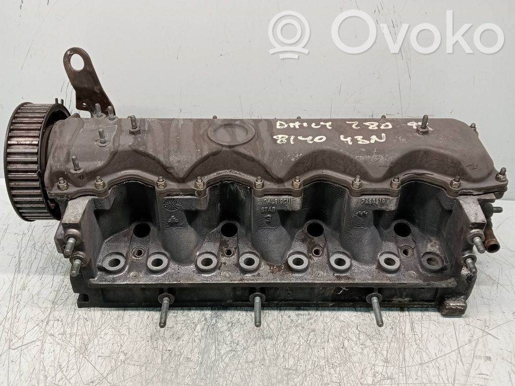 Engine head   814043N