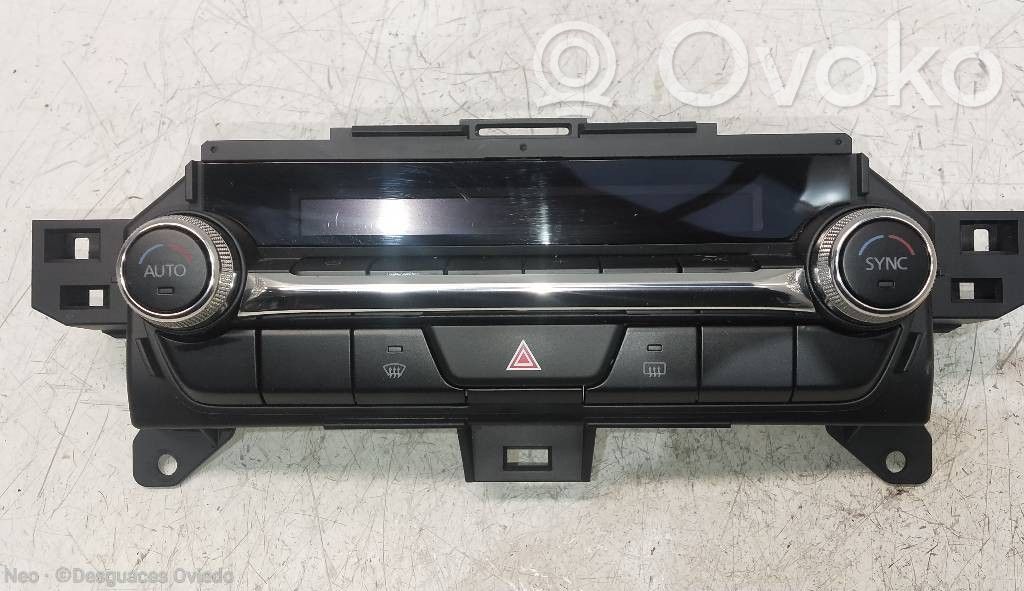 Mazda 3 Air conditioner control unit module 