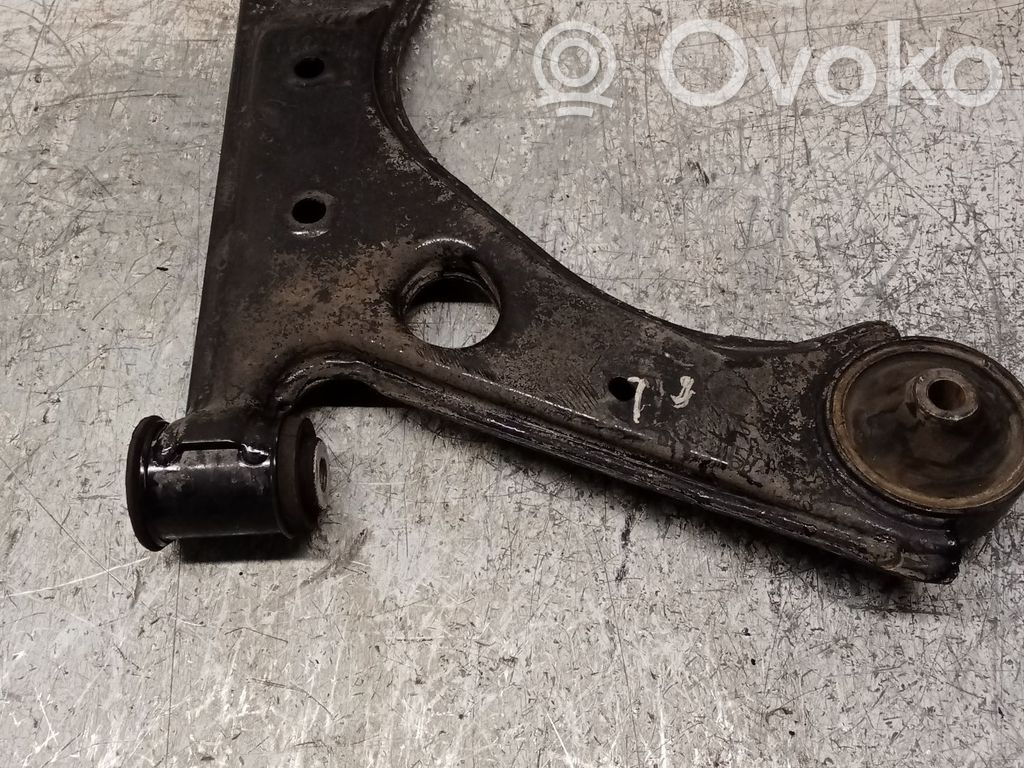 Opel Corsa D Priekinė svirtis 