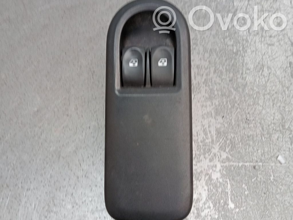 Renault Clio III Electric window control switch 