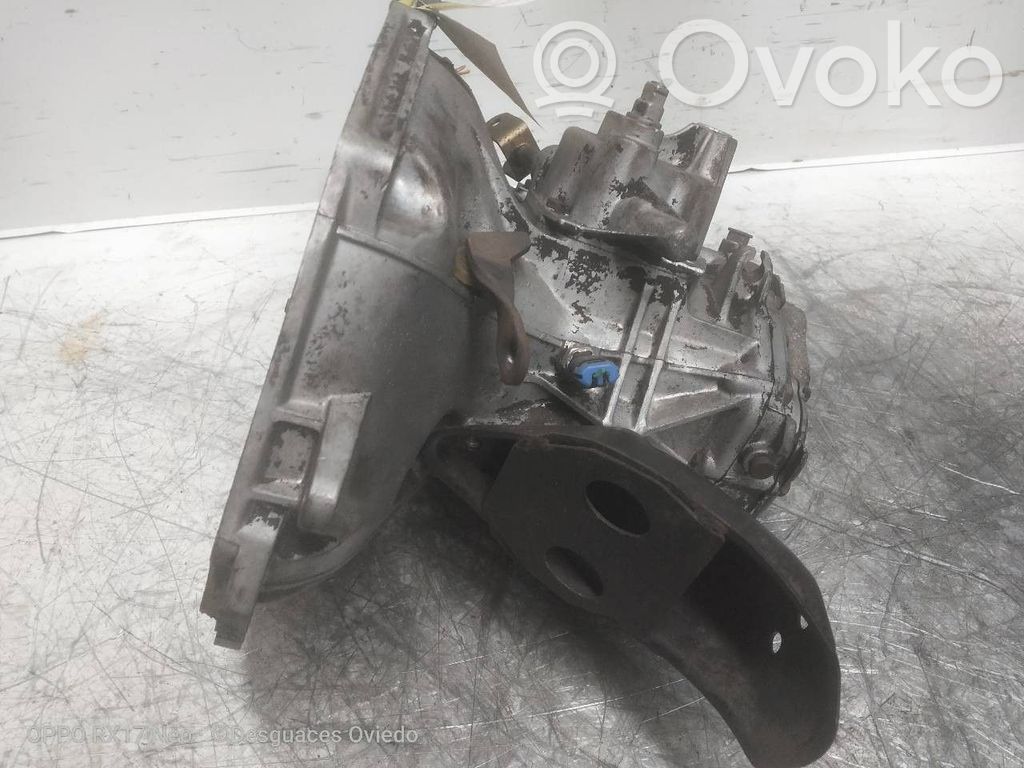 Manual 5 speed gearbox   BC372,BS147125