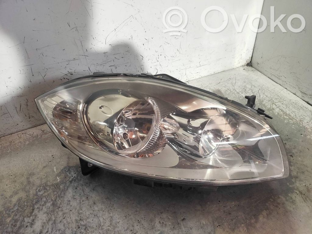 Fiat Linea Lampa przednia 