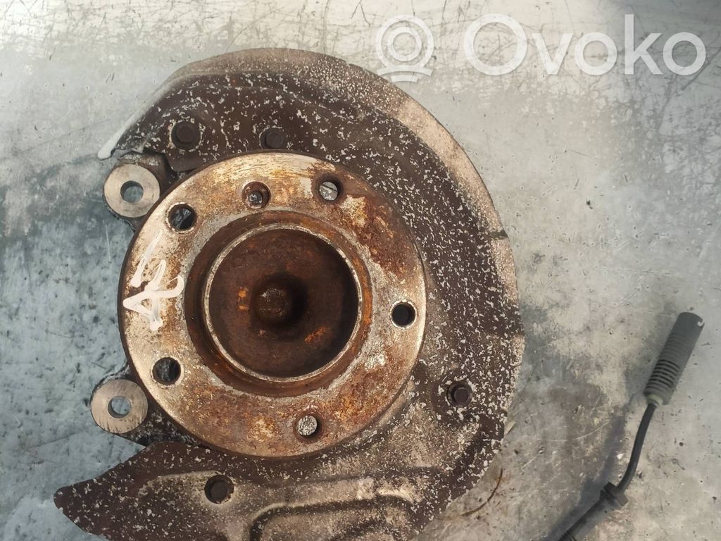 Front wheel hub spindle knuckle