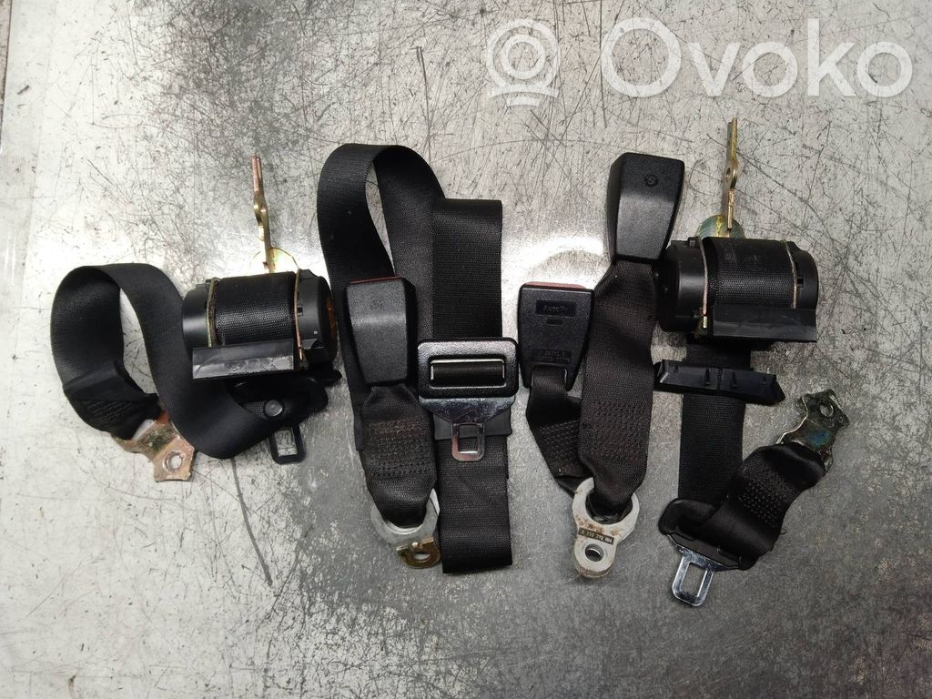 Rear seatbelt   4P