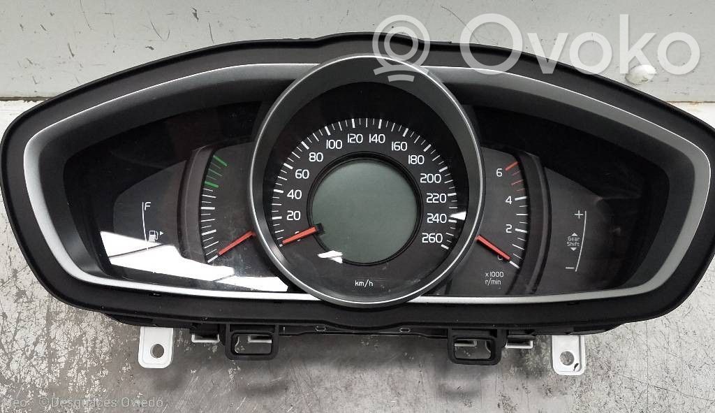 Volvo V40 Speedometer (instrument cluster) 