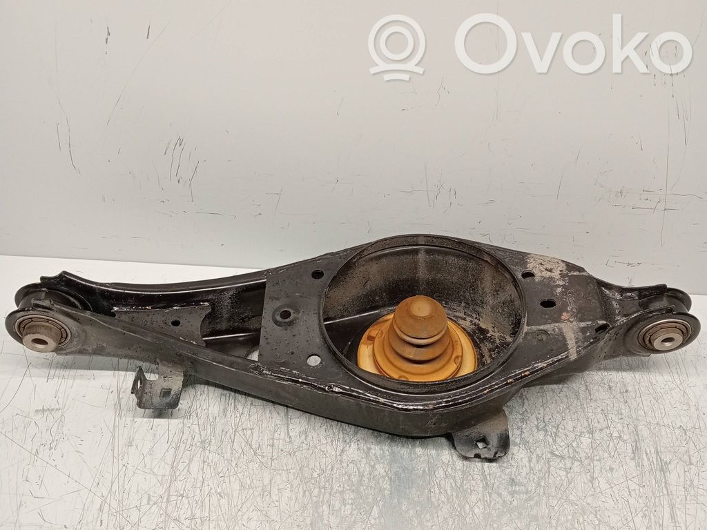 Brazo de suspensión trasero