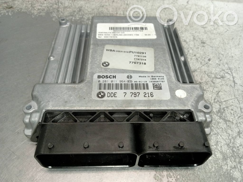 BMW 1 E81 E87 Engine control unit/module 