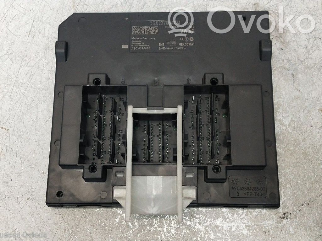 Autres unités de commande / modules   5Q0937084CM