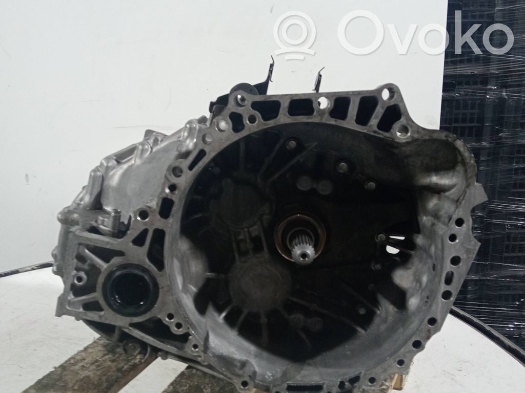 Manual 5 speed gearbox   6V