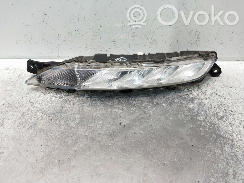 Citroen C4 II Picasso Lampa przednia 