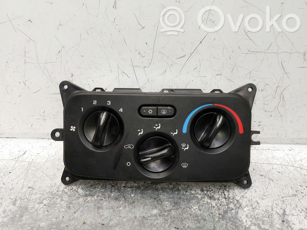 Jeep Cherokee III KJ Air conditioner control unit module 