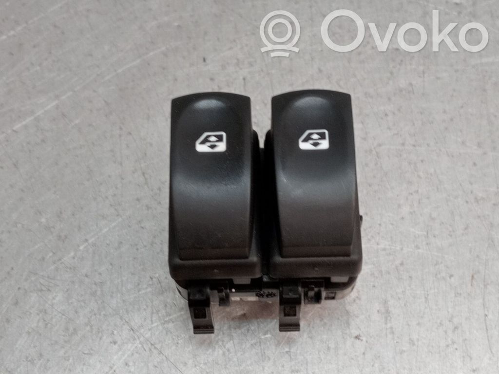 Renault Clio III Electric window control switch 