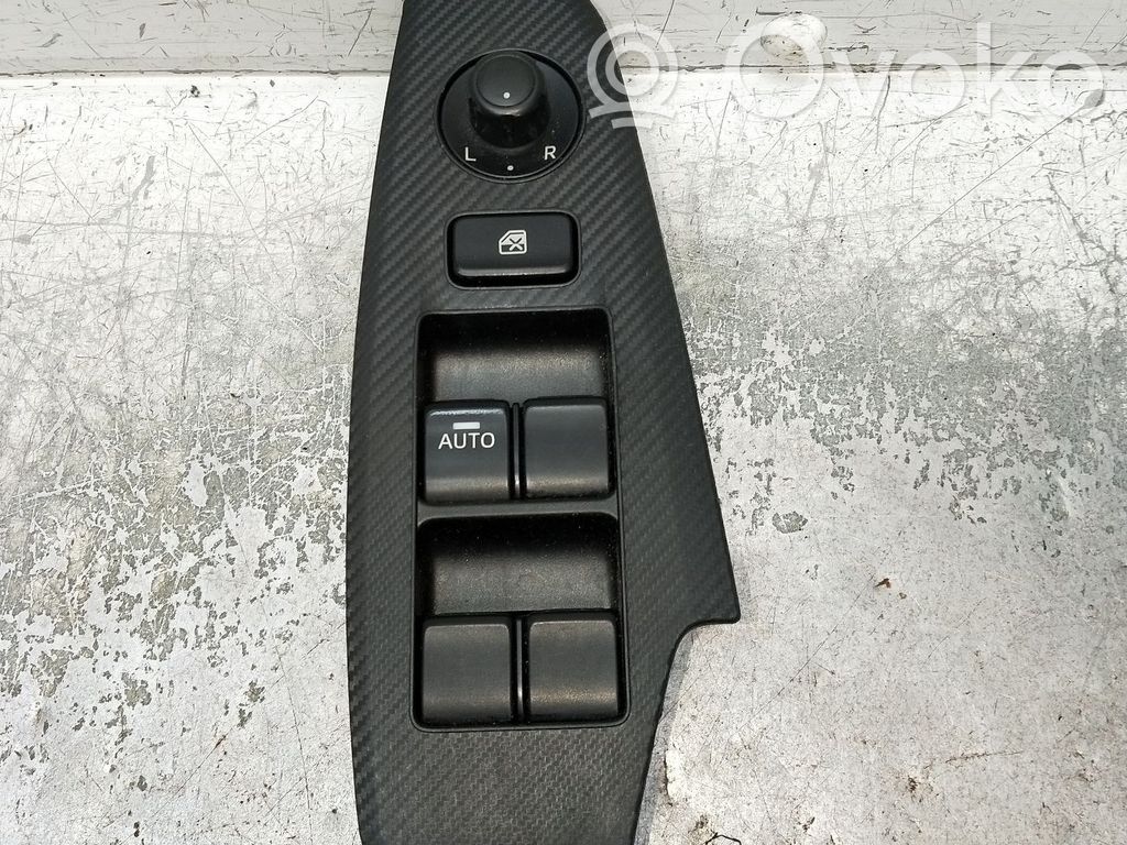 Mazda 3 II Electric window control switch 