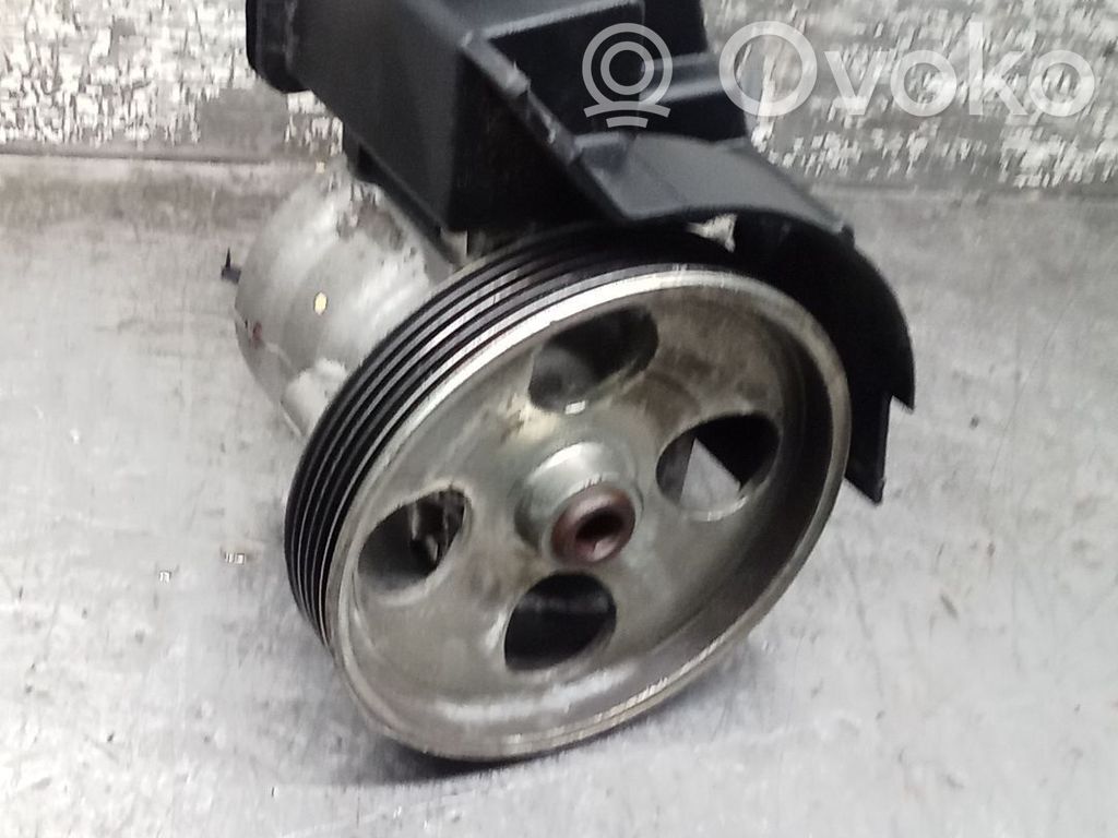 Peugeot 206 Ohjaustehostimen pumppu 