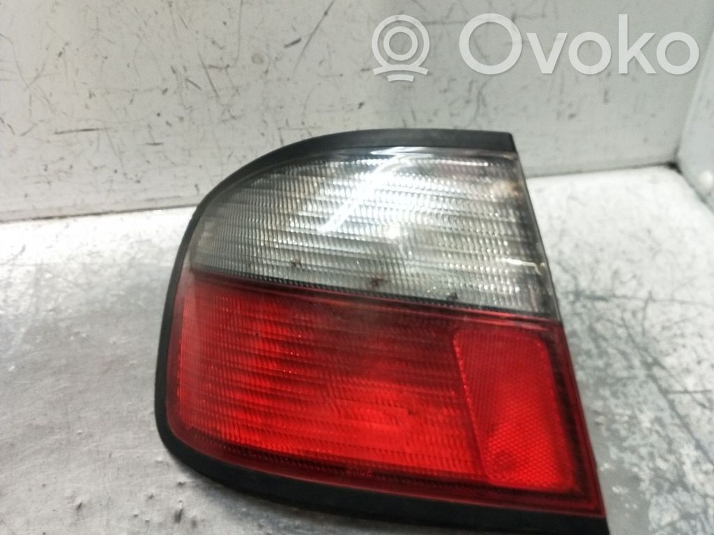 Nissan Primera Galinis žibintas kėbule 