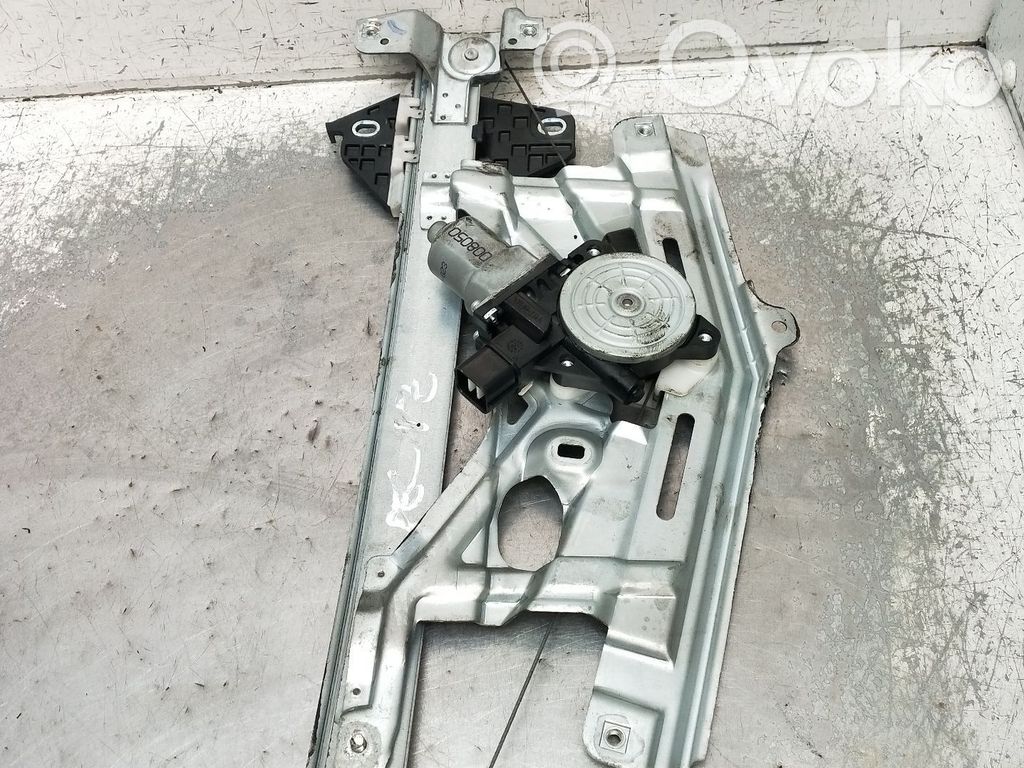 Regulador manual de la ventanilla delantera