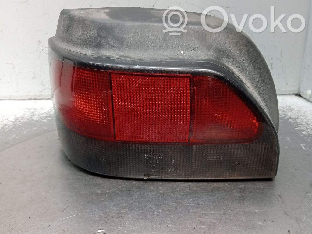 Renault Clio I Luci posteriori 